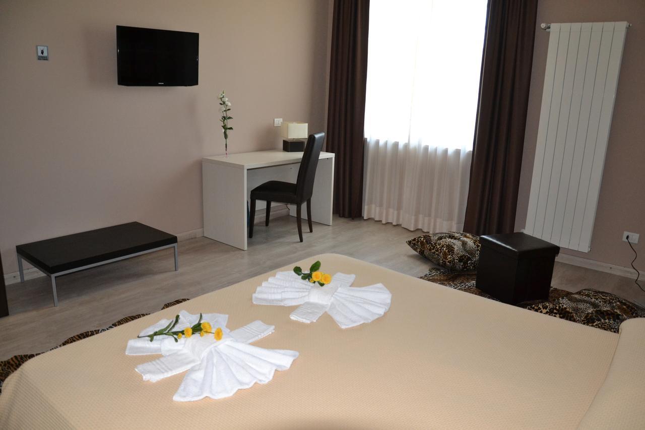 Fly In The World B&B Fiumicino Exteriör bild